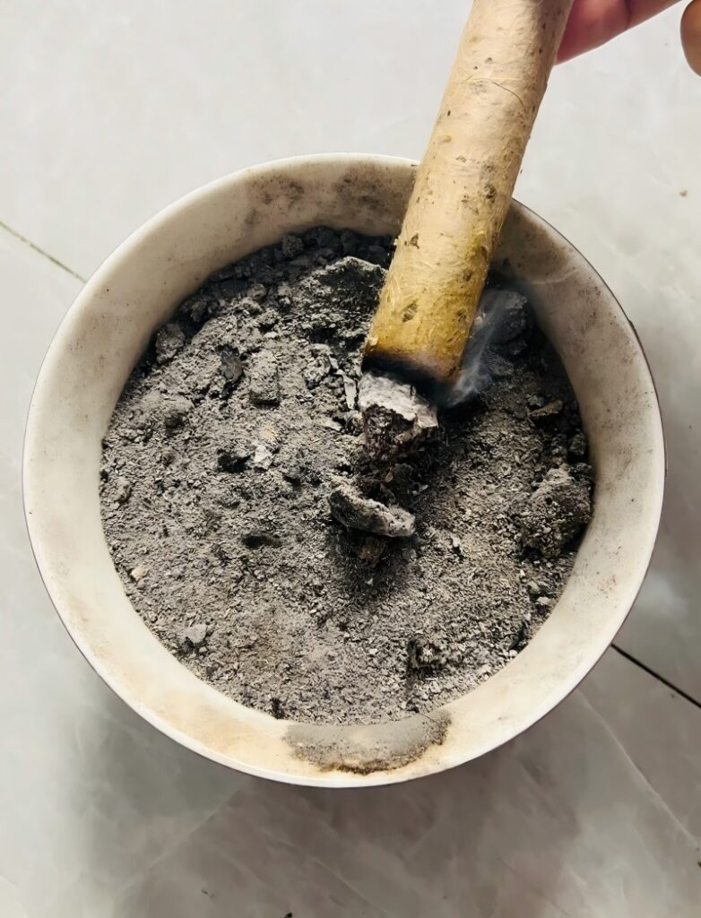 How to store moxa ash in home moxibustion